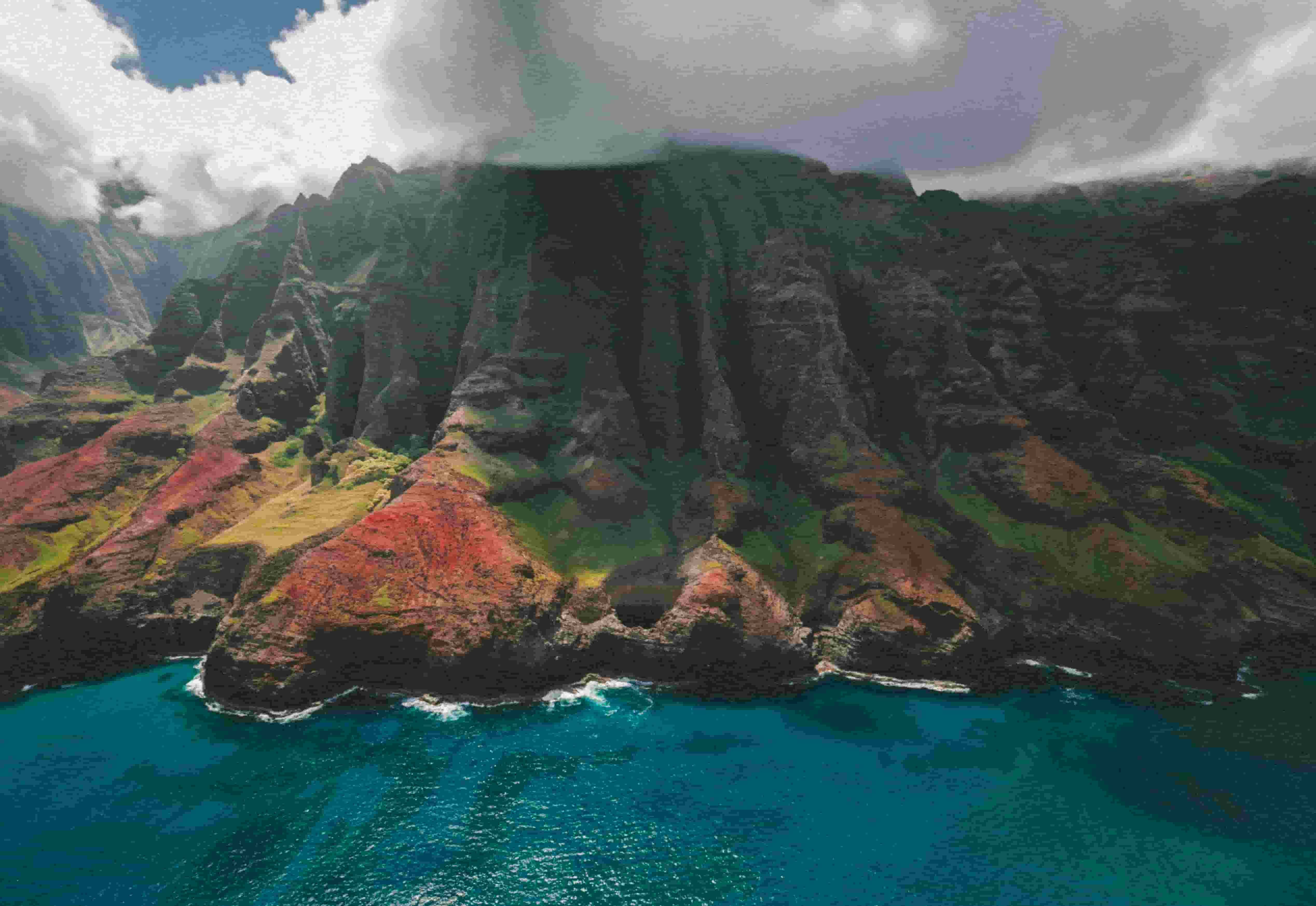 Volcano and rainforest landscape, Taniti